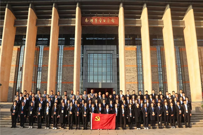我校區全體教職員工赴上海、嘉興開展“不忘初心、牢記使命”主題教育